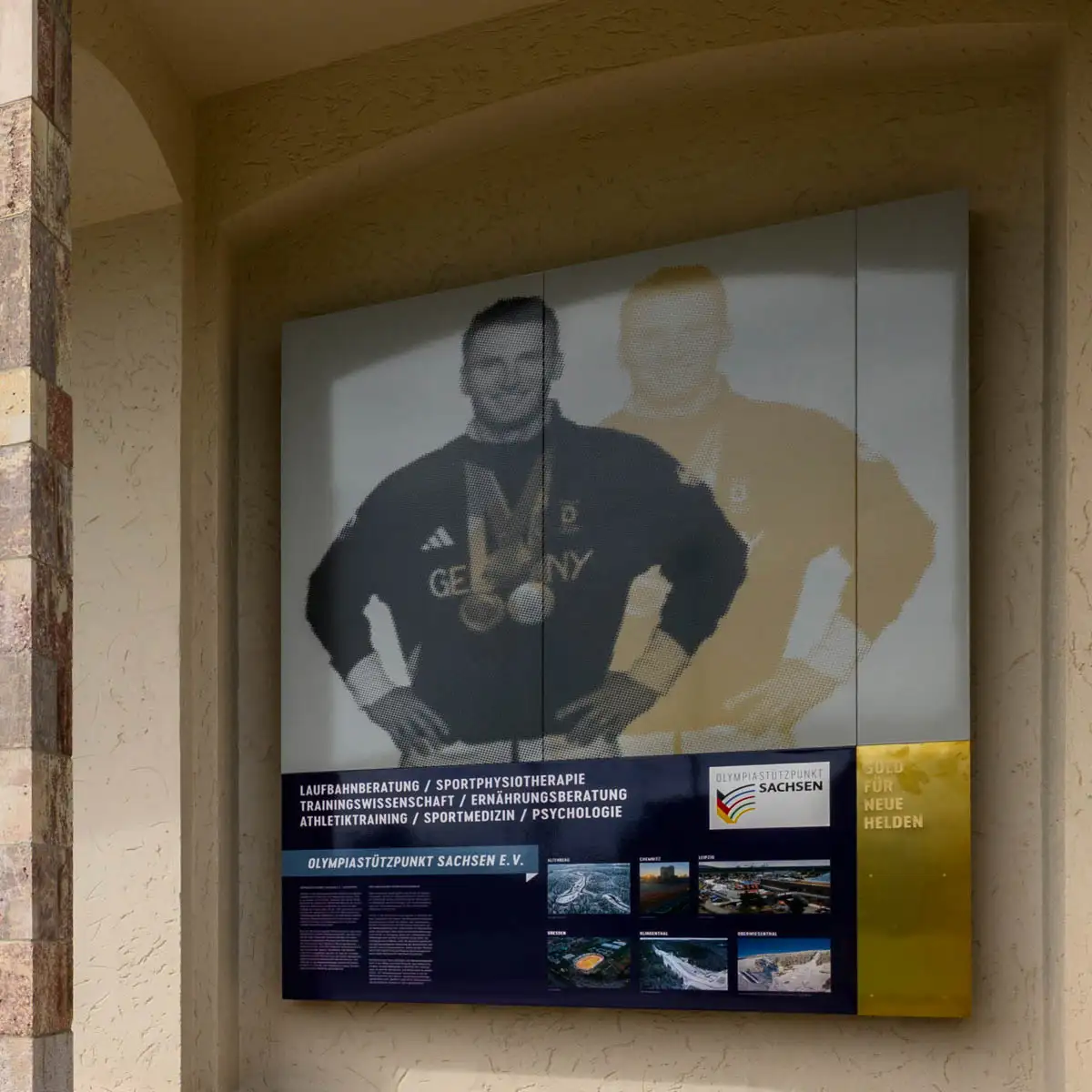 Infotafel Olympiastützpunkt Sachsen: Porträt eines Athleten mit Medaillen, Logos und Bildleiste